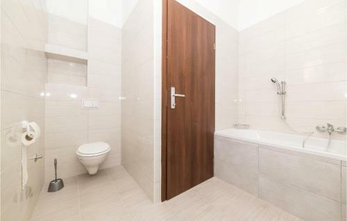 Three-bedroom Holiday Home In Kastel Stafilic