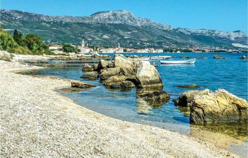 Three-bedroom Holiday Home In Kastel Stafilic