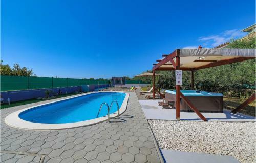 Three-bedroom Holiday Home In Kastel Stafilic