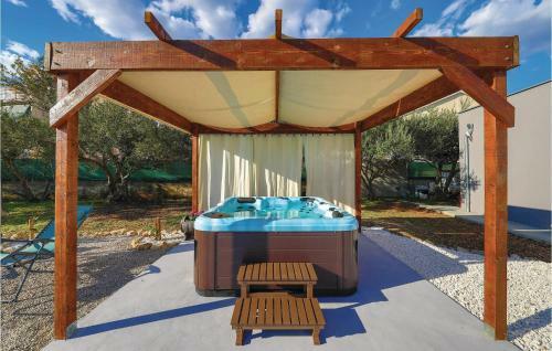 Three-bedroom Holiday Home In Kastel Stafilic