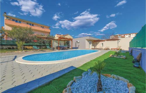 Three-bedroom Holiday Home In Kastel Stafilic