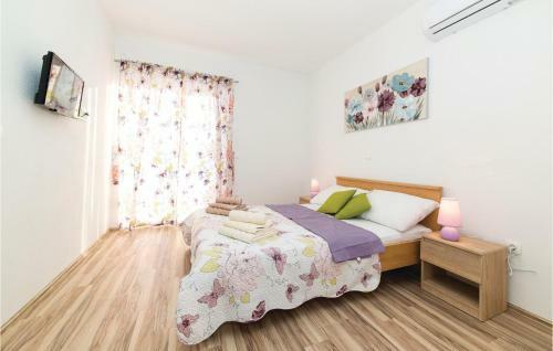 Three-bedroom Holiday Home In Kastel Stafilic