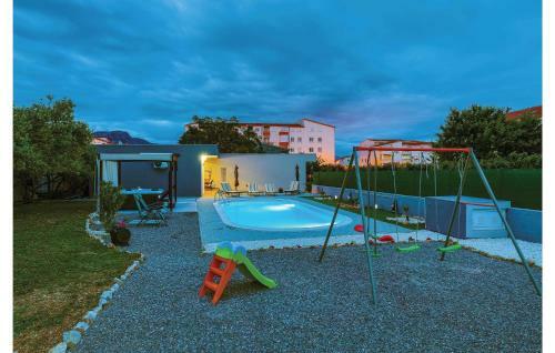 Three-bedroom Holiday Home In Kastel Stafilic