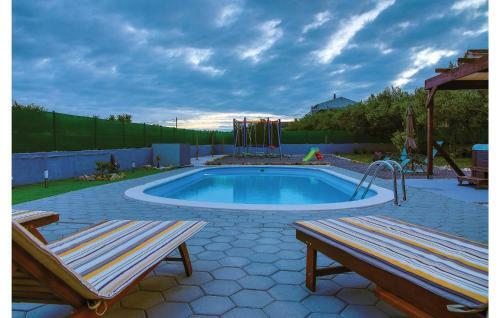Three-bedroom Holiday Home In Kastel Stafilic