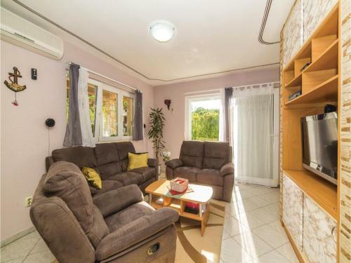 Two-bedroom Holiday Home In Kastel Novi
