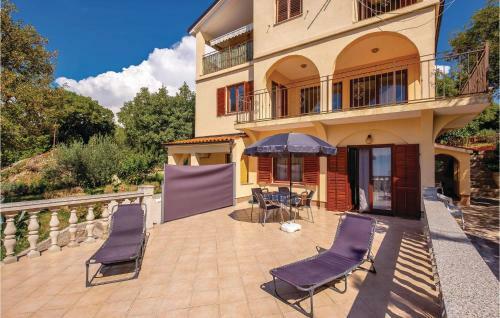 Two-bedroom Apartment In Kostrena