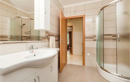 Three-bedroom Apartment In Lovran