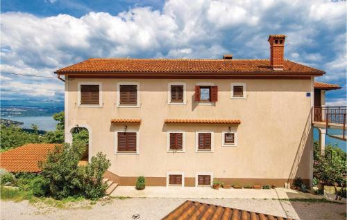 Three-bedroom Apartment In Lovran