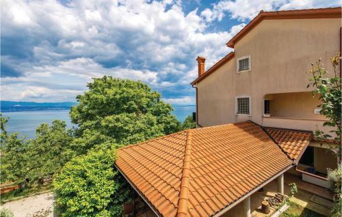 Three-bedroom Apartment In Lovran