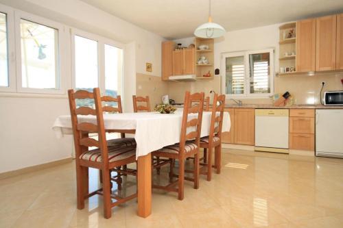 Apartment Lumbarda 4376a
