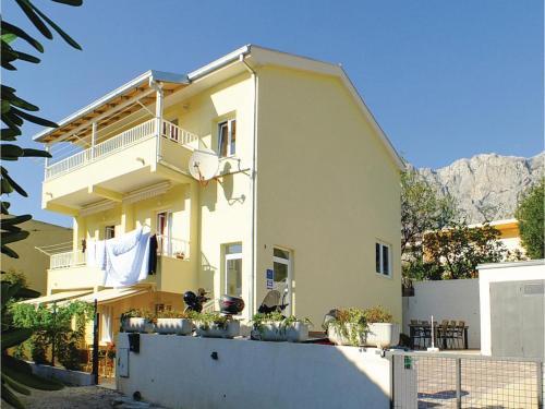 Two-bedroom Apartment In Makarska