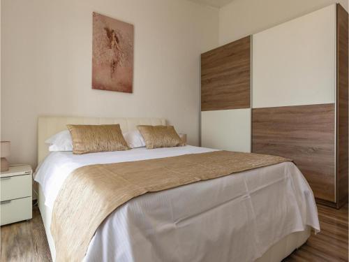 Two-bedroom Apartment With Sea View In Makarska