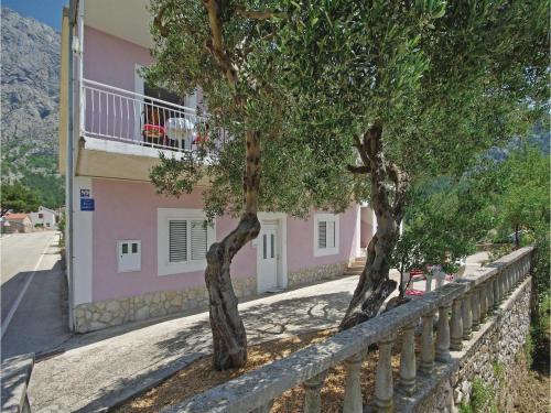 Two-bedroom Apartment With Sea View In Makarska