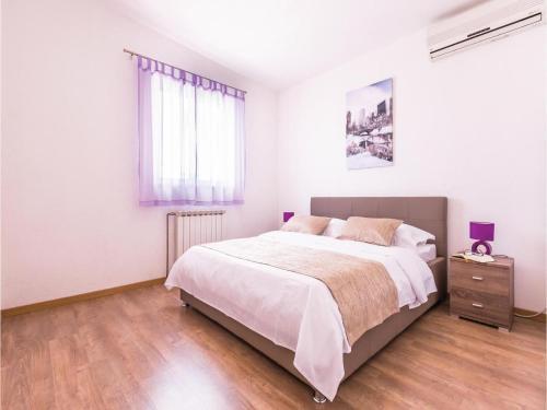 Two-bedroom Apartment With Sea View In Makarska