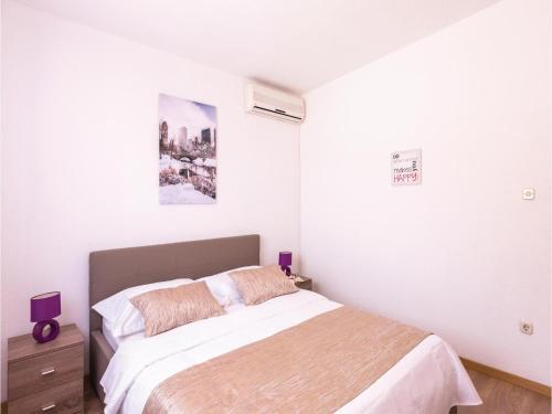 Two-bedroom Apartment With Sea View In Makarska