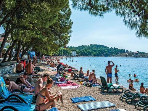 Two-bedroom Apartment With Sea View In Makarska