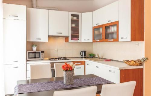 Two-bedroom Apartment With Sea View In Makarska