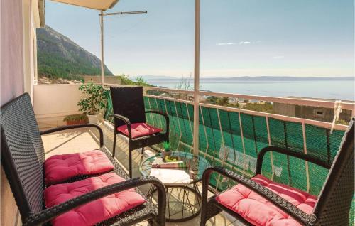 Two-bedroom Apartment With Sea View In Makarska