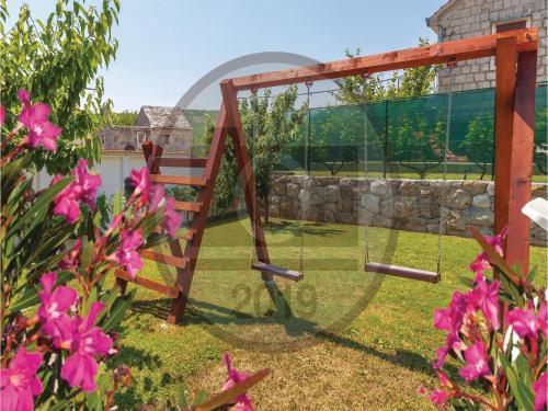 Two-bedroom Apartment In Makarska