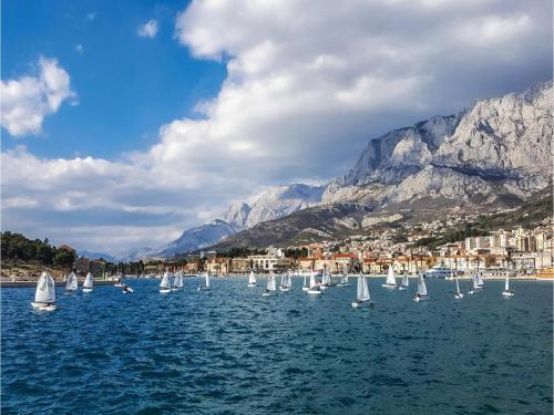 Two-bedroom Apartment In Makarska