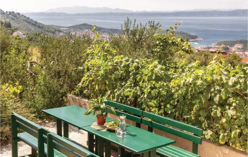 Two-bedroom Apartment In Makarska