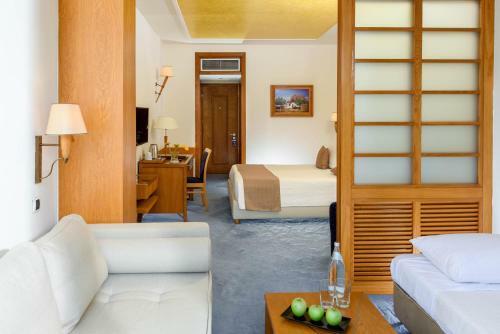 Alexander Beach Hotel & Spa