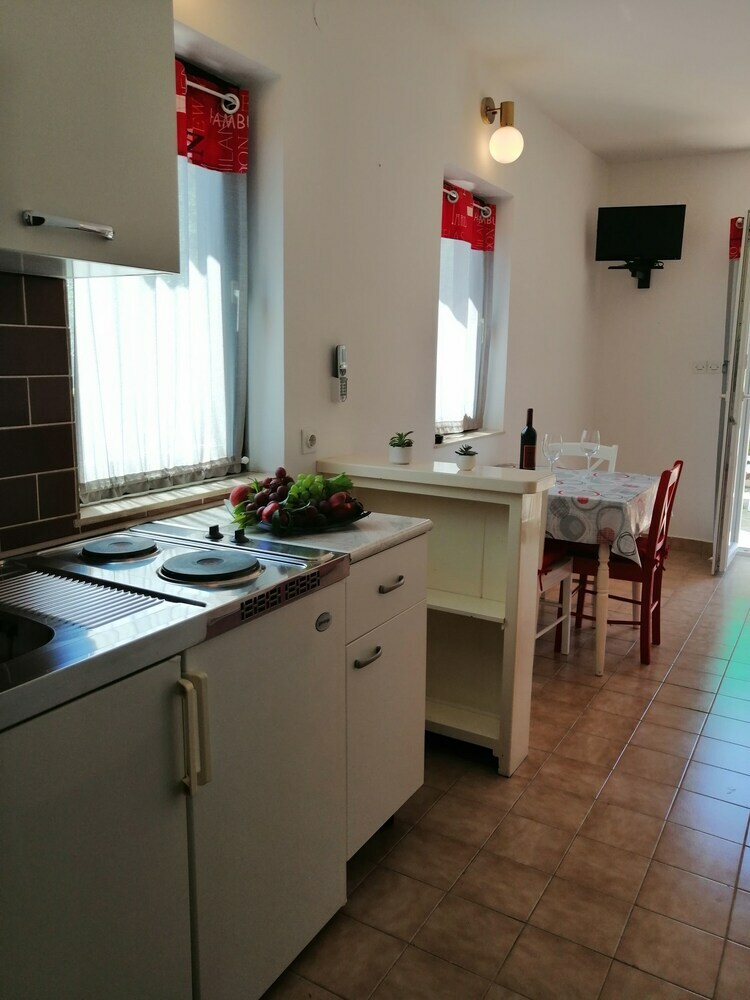 Apartments Pharos