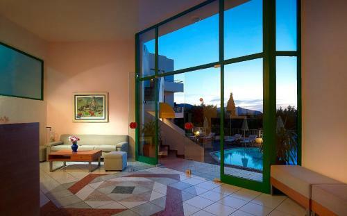 Bella Vista Apartments