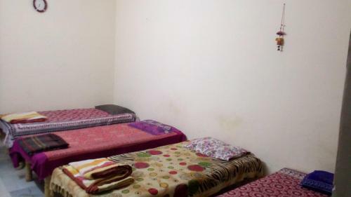 Hostal Indu Dormitory And Guest House