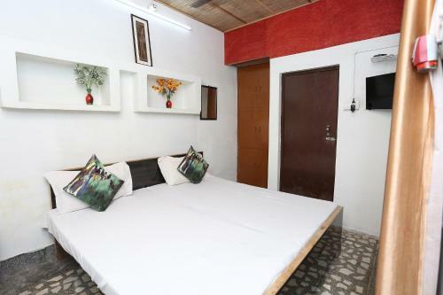 Spot On 43140 Classic Homestay