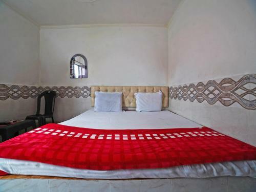 Hotel Spot On 37335 Khalsa Red Rose