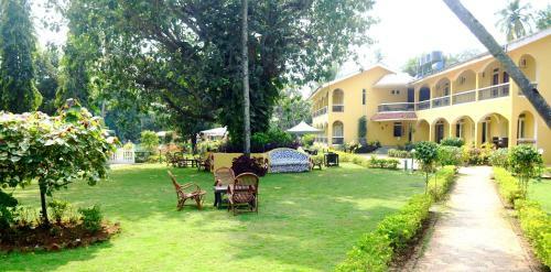 Hotel Carina Beach Resort