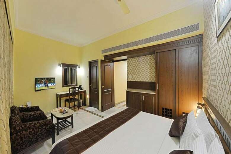 Hotel Raj Palace
