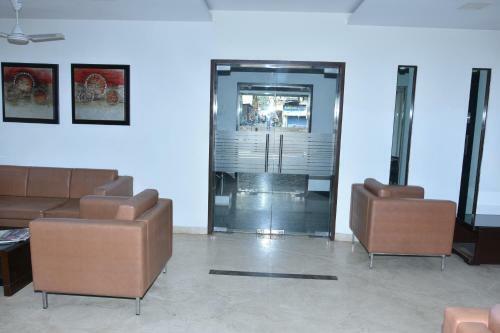 Hostal Raj Residency Near Us Consulate