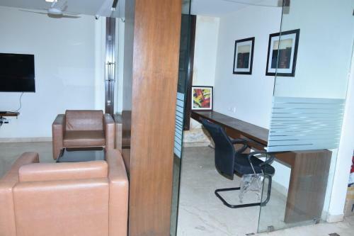 Hostal Raj Residency Near Us Consulate