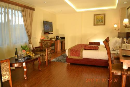 Hotel Crescent Resort