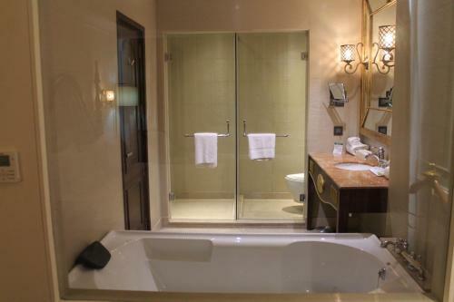 Golden Galaxy Hotels & Resorts