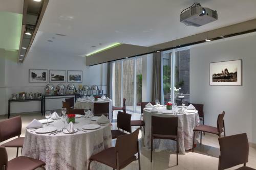 Hotel The Atara