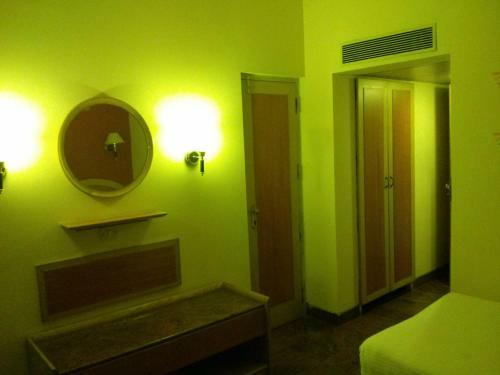 Kamat Lingapur Hotel