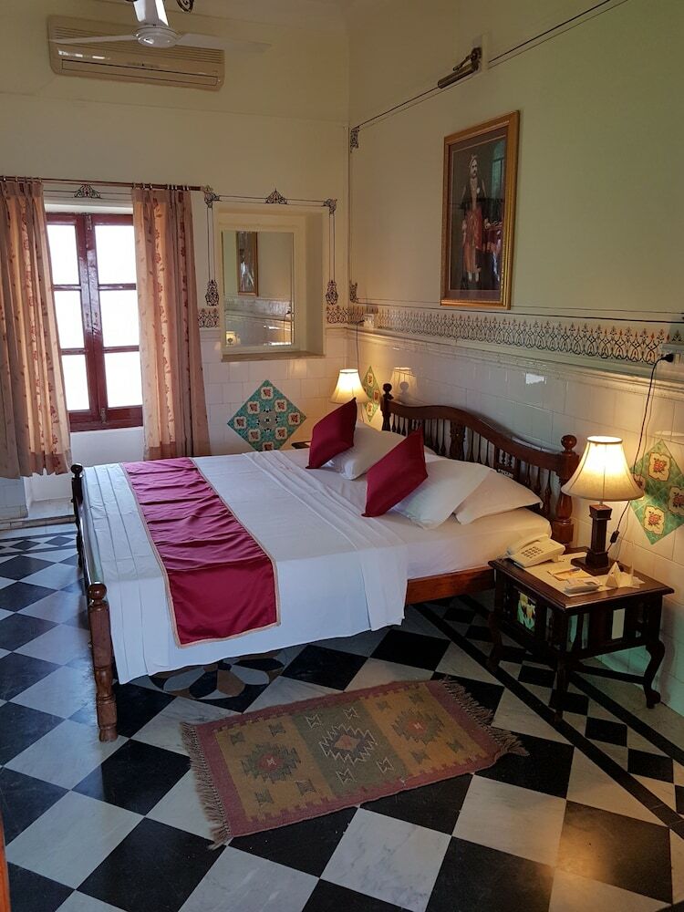 Hotel Welcomheritage Mandir Palace