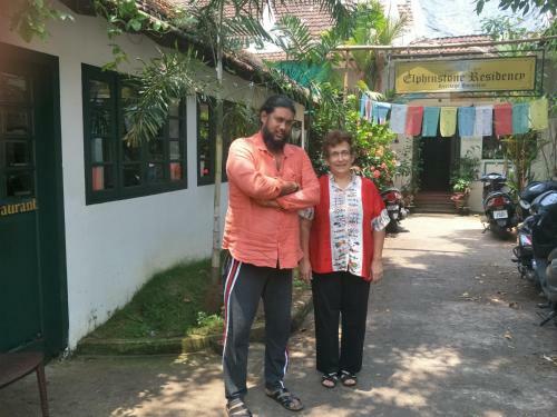 Bed & Breakfast Elphinstone Residency