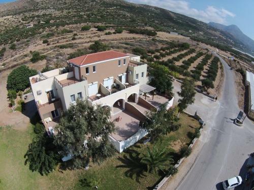 Nikos Apartments