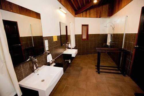 Hotel Pom Pom Island Resort