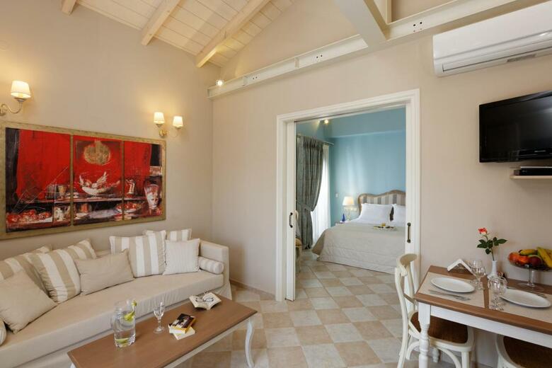 Aparthotel Ionia Suites