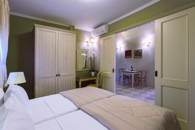 Aparthotel Ionia Suites