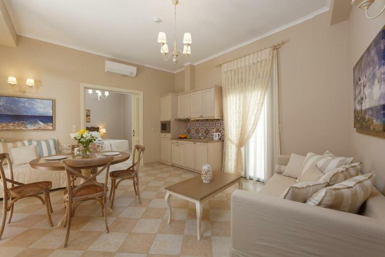 Aparthotel Ionia Suites