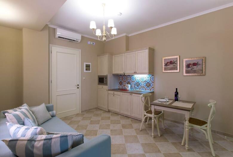 Aparthotel Ionia Suites