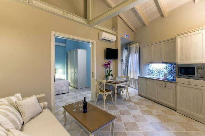 Aparthotel Ionia Suites