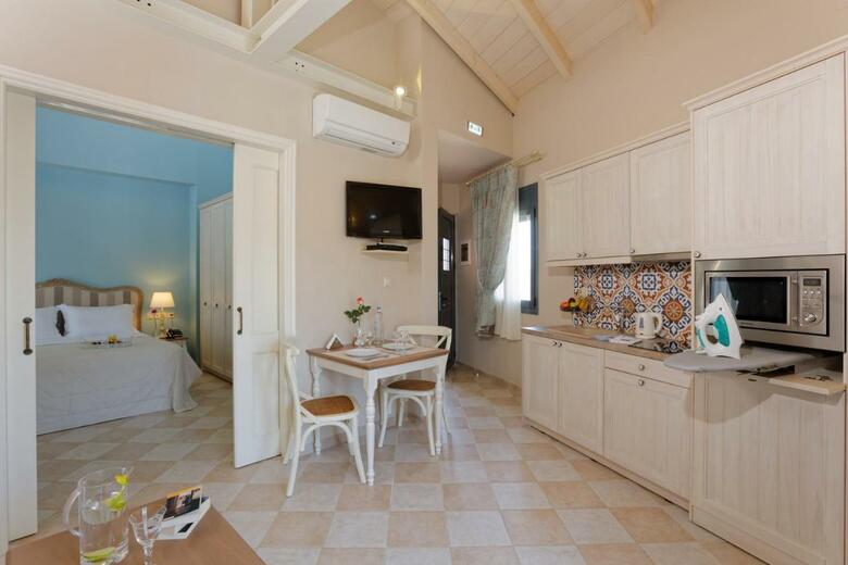 Aparthotel Ionia Suites