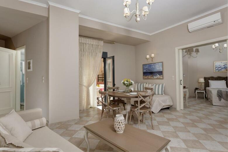 Aparthotel Ionia Suites